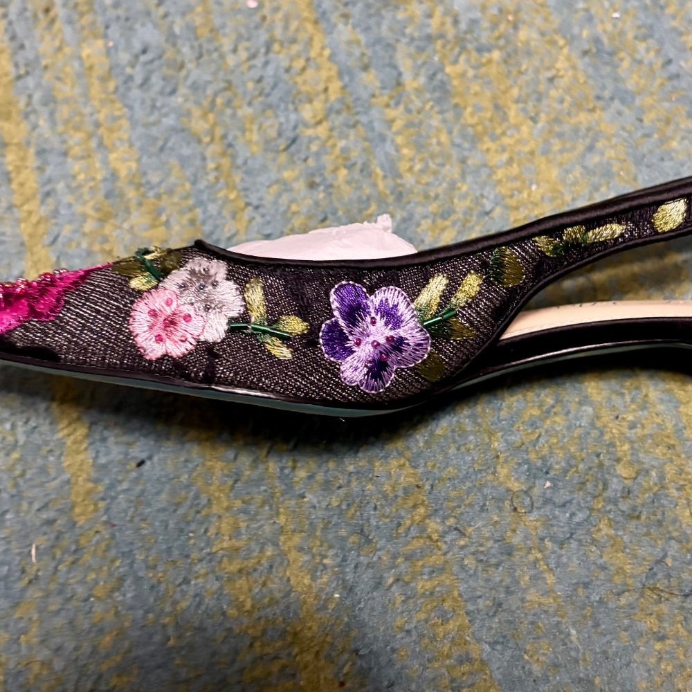 Betsy Johnson- Felix black floral shoes - Picture 3 of 3